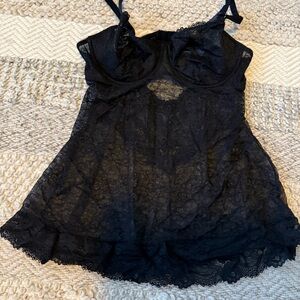 Elegant Black Lace lingerie size 16 adjustable straps wired hook back closure